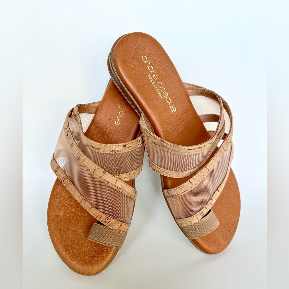 André Assous Women's Nina Featherweight Flat Sandal Beige Size 6